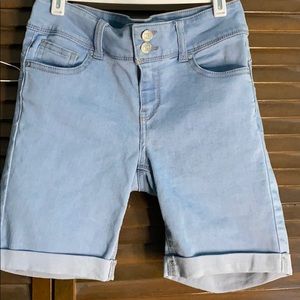 NWOT Forever 21 Light Wash Denim Shorts